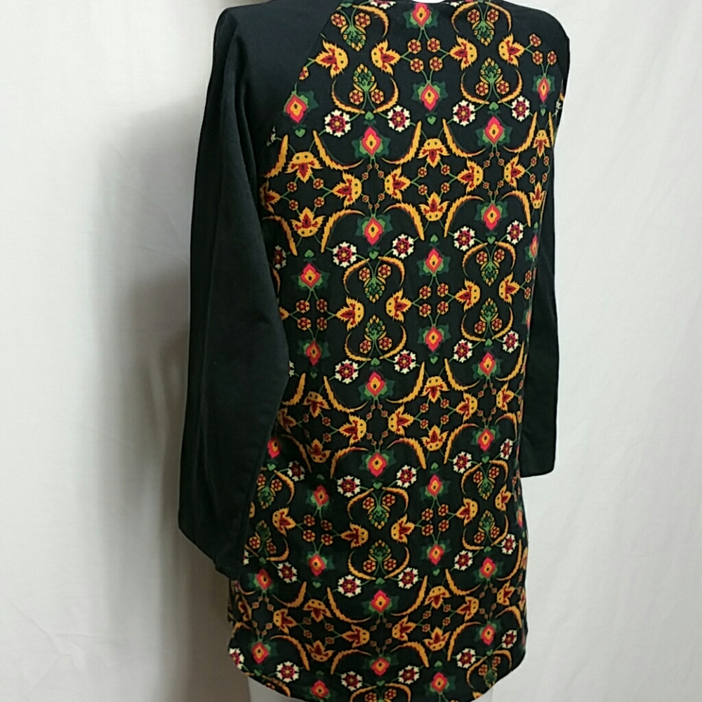 LuLaRoe SMALL 3/4 Sleeve T-shirt - Picture 4 of 4